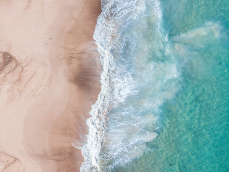 sonhar com praia e mar